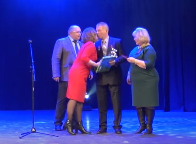 Стало известно, кто из депутатов в 2018 году сделал экс-главу Арамиля Александра Прохоренко почетным гражданином муниципалитета