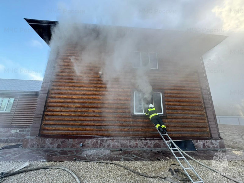 Под Сысертью за сутки произошло два крупных пожара | За сутки под Сысертью сгорели два дома