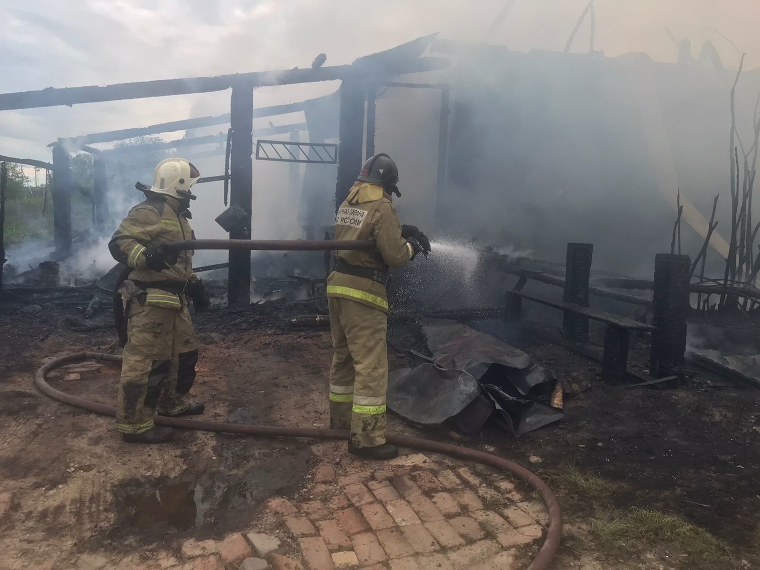 Накануне в поселке под Арамилью сгорел частный жилой дом