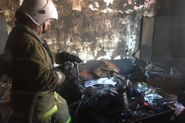 Накануне в Арамиле сгорел частный дом Накануне в Арамиле сгорел частный дом