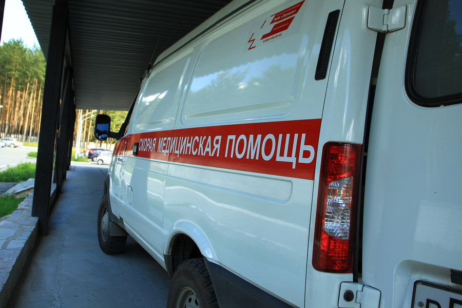 Арамильский городской округ пал? Сразу у трех местных жителей подозревают коронавирус — их увезли в больницы Екатеринбурга и Сысерти