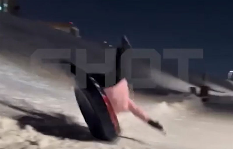 Травма на тюбинге в Екатеринбурге: 25-летняя девушка получила перелом | В Екатеринбурге 25-летняя девушка сломала позвоночник на тюбинге