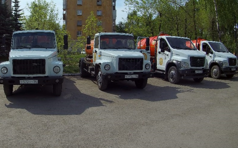 По Арамилю и городам-спутникам ездит спецмашина, которая собирает нефтесодержащие отходы у предпринимателей и «рядовых» автомобилистов По Арамилю и городам-спутникам ездит спецмашина, которая собирает нефтесодержащие отходы у предпринимателей и «рядовых» автомобилистов