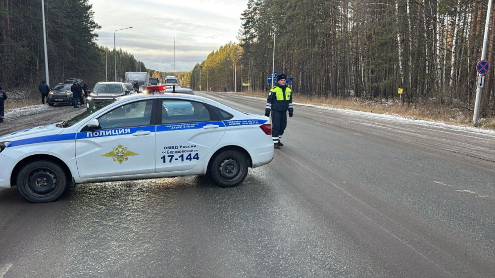 На трассе Екатеринбург — Алапаевск отменили ограничения для транспорта  | Дорогу Екатеринбург–Алапаевск снова открыли после снегопада