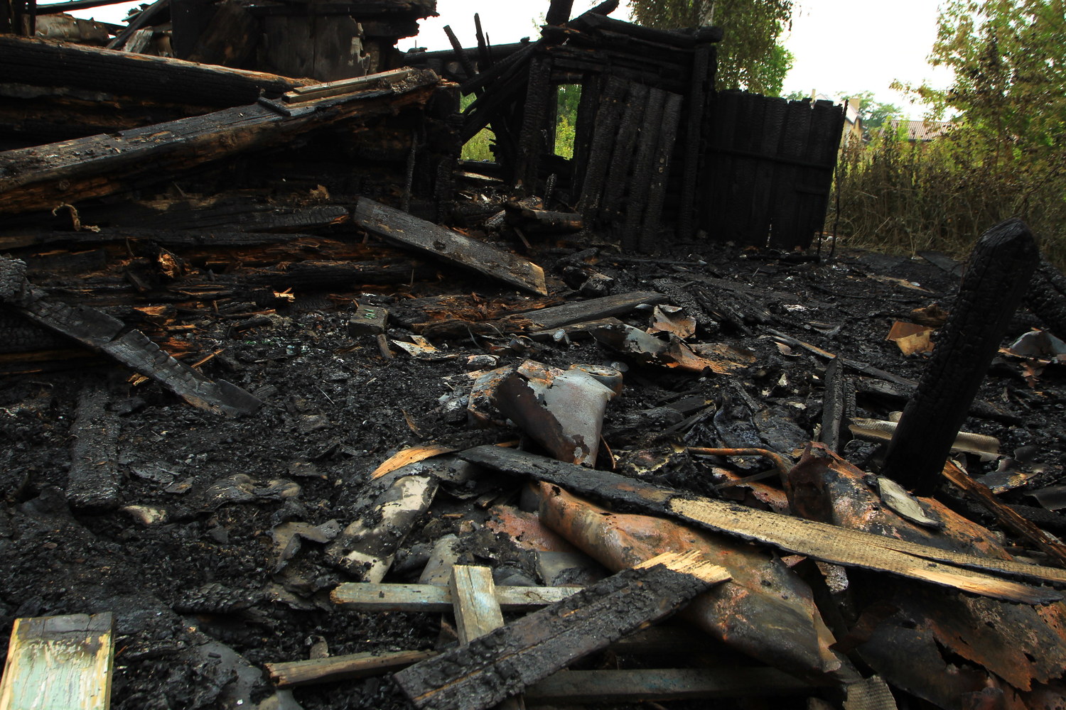 Вечером в Арамиле разыгрался пожар в доме по ул. Мира, спасателям пришлось выводить из квартир 42 человека, в том числе 15 детей Вечером в Арамиле разыгрался пожар в доме по ул. Мира, спасателям пришлось выводить из квартир 42 человека, в том числе 15 детей