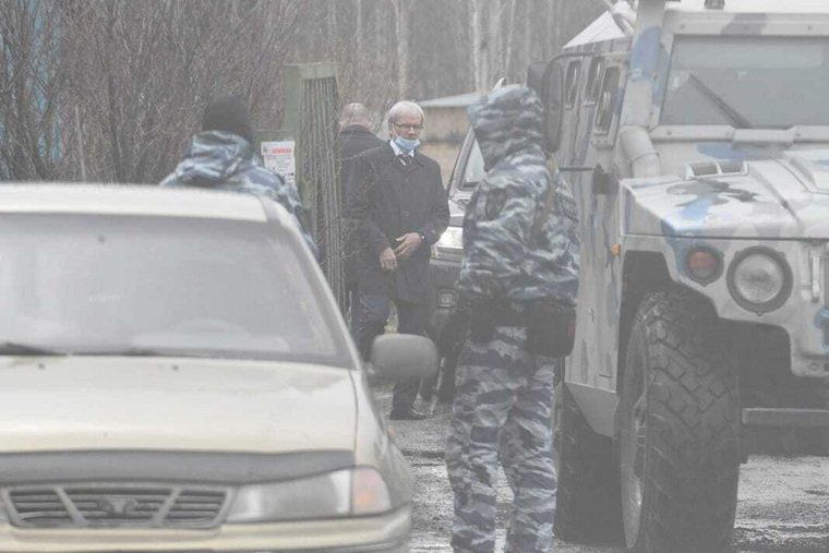 На месте, где жили террористы, из-за которых был введен режим ЧС в Арамиле и Чкаловском районе Екатеринбурга, побывали глава ФСБ и прокурор