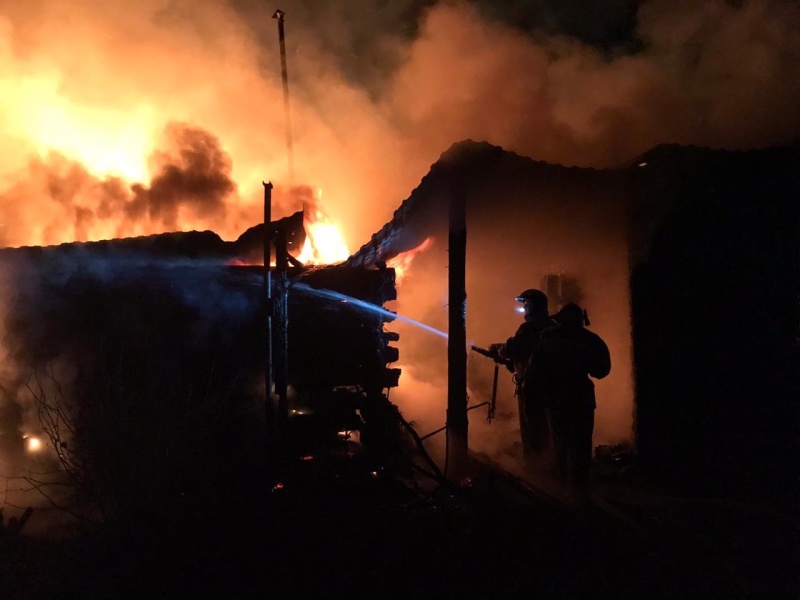 Ночью в поселке под Арамилью сгорела частная баня