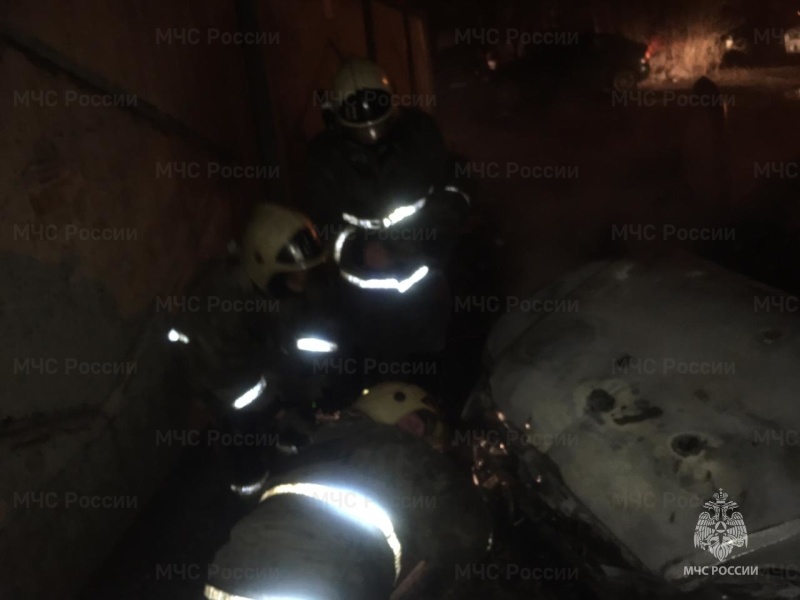 Ночью на трассе под Сысертью сгорел грузовой автомобиль "Volvo" Ночью на трассе под Сысертью сгорел грузовой автомобиль "Volvo"