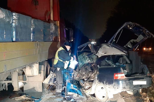 В нелепой аварии на автодороге «Екатеринбург — Арамиль» погиб водитель ВАЗа. «Рулевой» большегруза признался, что не заметил легковушку В нелепой аварии на автодороге «Екатеринбург — Арамиль» погиб водитель ВАЗа. «Рулевой» большегруза признался, что не заметил легковушку