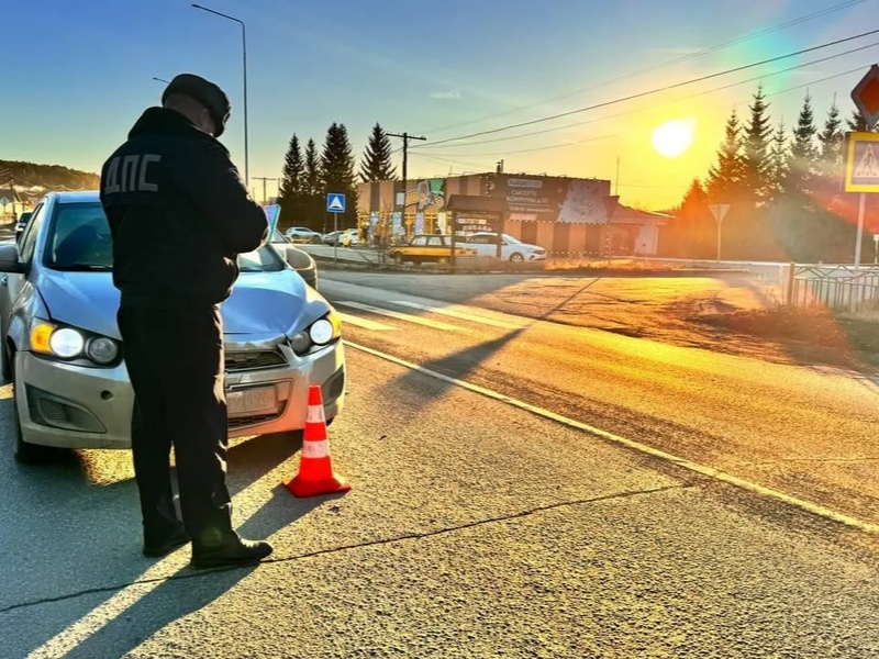 В Сысертском районе сбили 14-летнего подростка на дороге: водитель ранее нарушала ПДД | Несовершеннолетний пешеход пострадал в ДТП под Сысертью, проверка продолжается