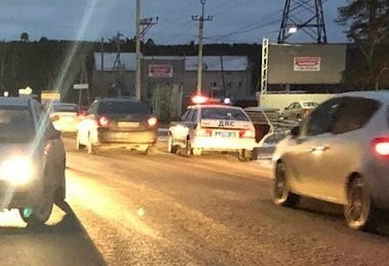 В Арамили в переулке Речном столкнулись два Renault Logan и Газель. Есть пострадавший...