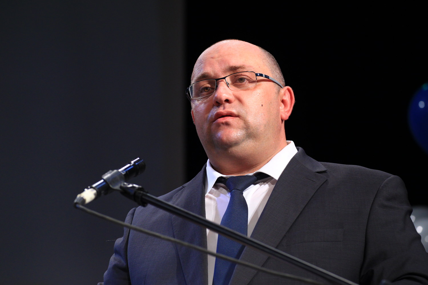 Мэр Виталий Никитенко выступит перед 50 местными жителями с отчетом — расскажет, чем занимался в последний год, куда тратил бюджетные деньги