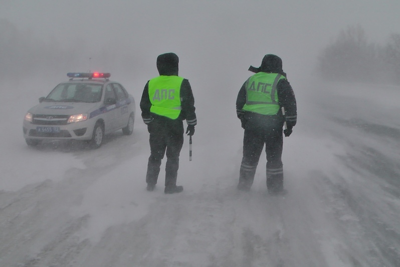 Госавтоинспекторы обратились к арамильским водителям и пешеходам — из-за погоды на дорогах скользко и очень опасно Госавтоинспекторы обратились к арамильским водителям и пешеходам — из-за погоды на дорогах скользко и очень опасно