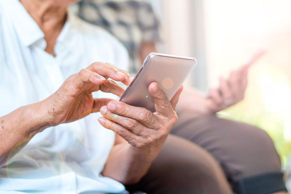 Онлайн-рекорды: бабушки и дедушки региона догнали молодежь в сети