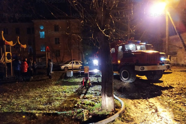 Накануне в поселке под Сысертью в двухэтажном доме загорелся электрощит Накануне в поселке под Сысертью в двухэтажном доме загорелся электрощит