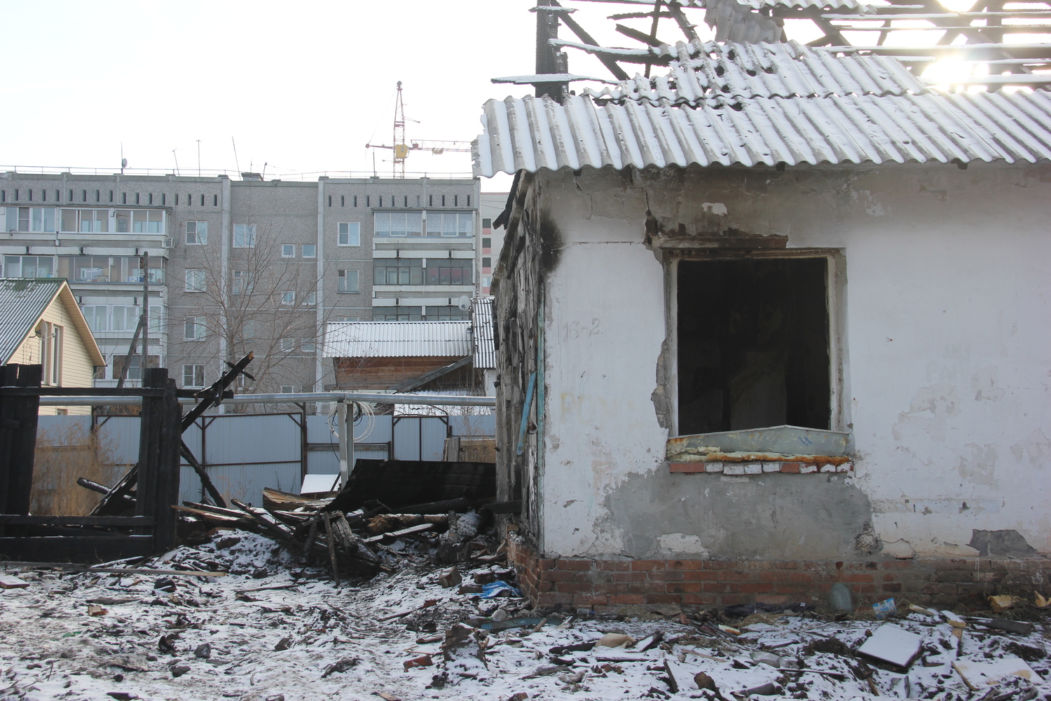 В гаражах в арамильском микрорайоне Гарнизон найдено тело 13-летней девочки. Говорят, ребенка часто видели здесь, хотя жила она в Патрушах