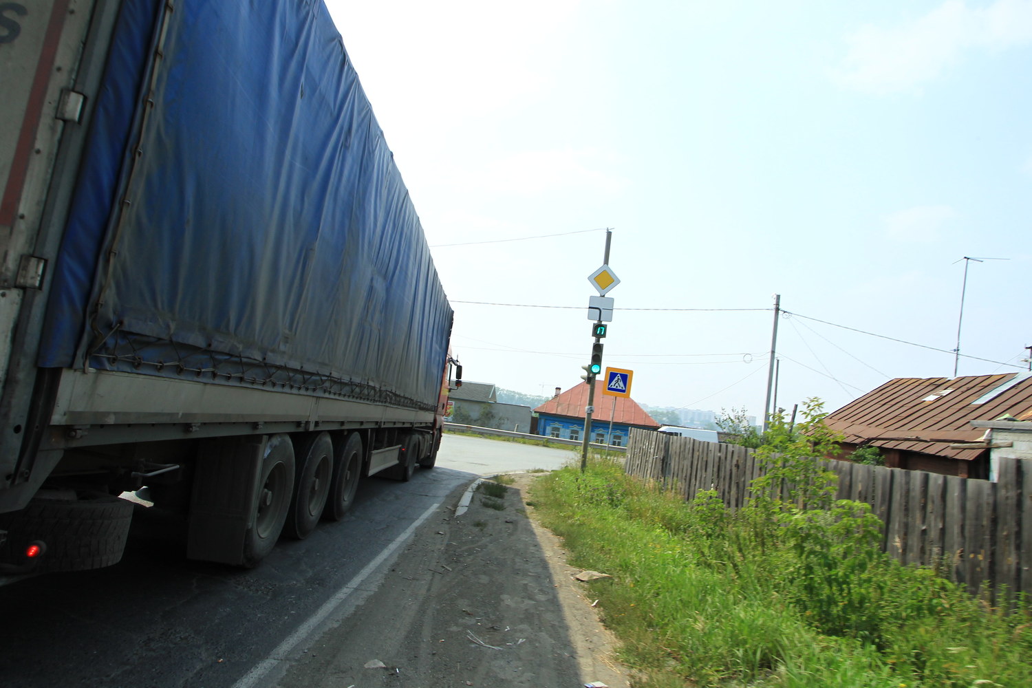 Главная — Рабочая, пер. Речной — второстепенный. Из-за ремонта моста через реку Арамилку меняется приоритет проезда по важному перекрестку