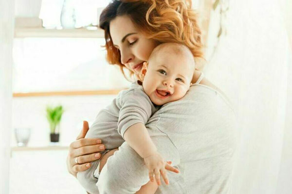 Надёжная няня для грудного ребёнка: забота, которой можно доверять | Уральцам рассказали, почему стоит обратиться за помощью к няне