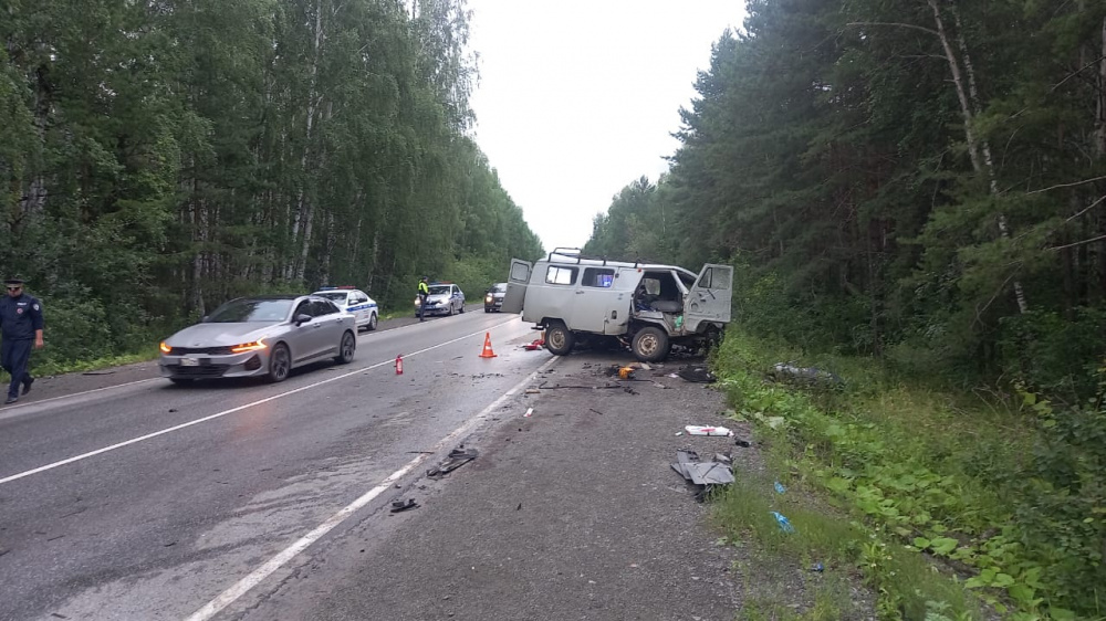 Смертельное ДТП под Арамилем: Volkswagen Tiguan выехал на встречную полосу и протаранил УАЗ | На Арамильском тракте произошло смертельное ДТП