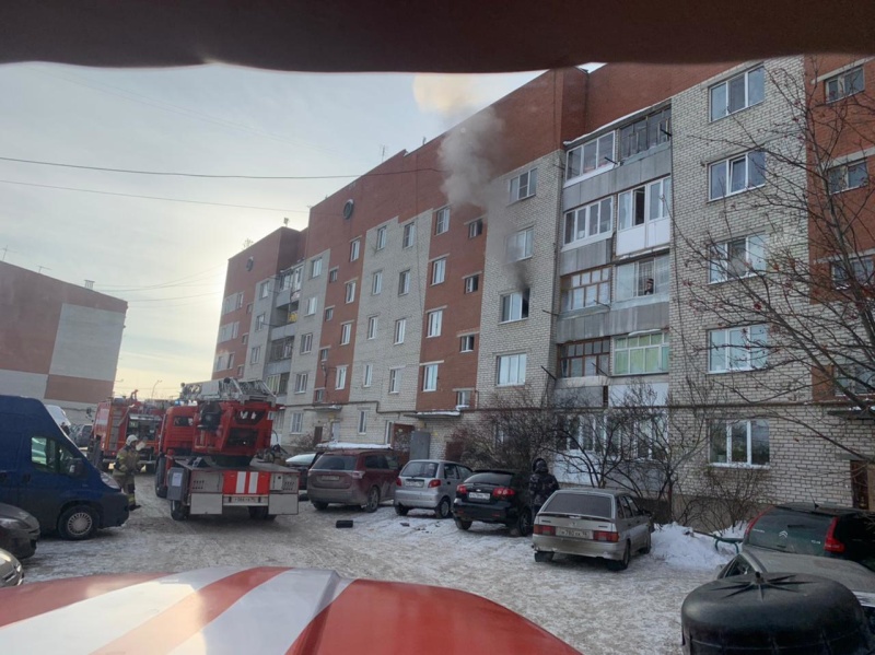 В Арамиле днем горела квартира в пятиэтажке