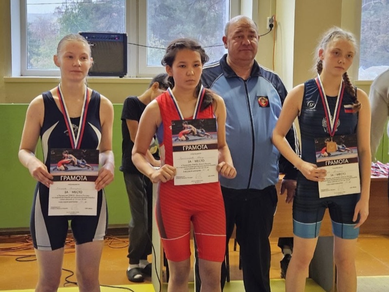 Спортсменки из Арамиля взяли золото на Всероссийских соревнованиях | Арамильские борцы отличились на турнире «Юность России»