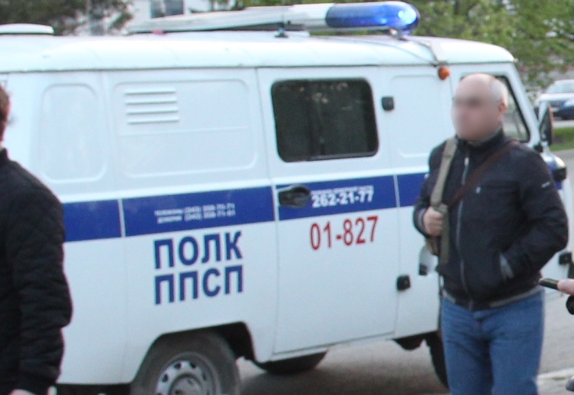 Полицейские на улицах Арамиля останавливали прогуливающихся людей и выписывали им протоколы — решения о штрафах будет принимать суд