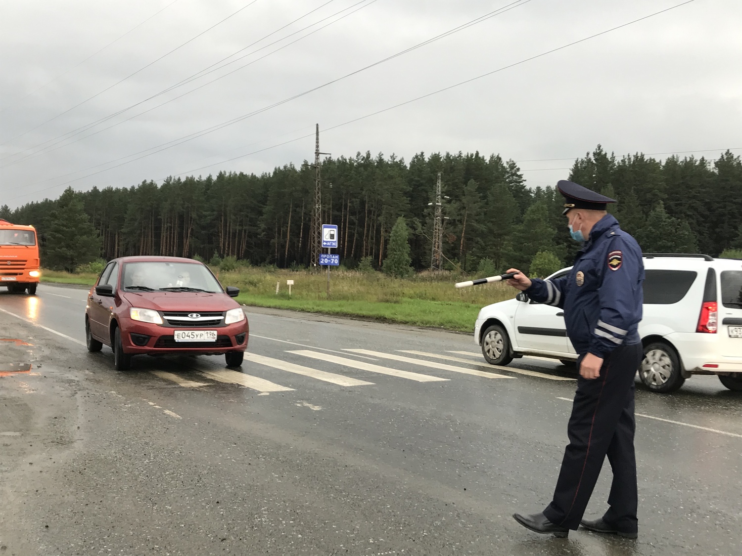 Сысертские сотрудники ГИБДД будут скрытно ловить в Арамиле нарушающих ПДД пешеходов и водителей, которые не уступают им дорогу Сысертские сотрудники ГИБДД будут скрытно ловить в Арамиле нарушающих ПДД пешеходов и водителей, которые не уступают им дорогу