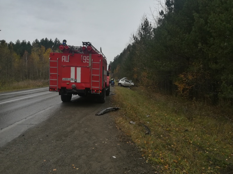 Под Арамилью в ДТП с грузовиком пострадал человек Под Арамилью в ДТП с грузовиком пострадал человек