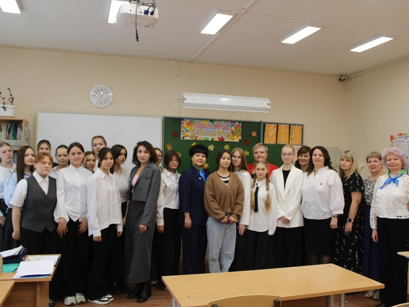 В Арамиле открыли психолого-педагогический класс — будущих педагогов посвятили в профессию | В школе №1 Арамиля торжественно открыли предпрофильный психолого-педагогический класс