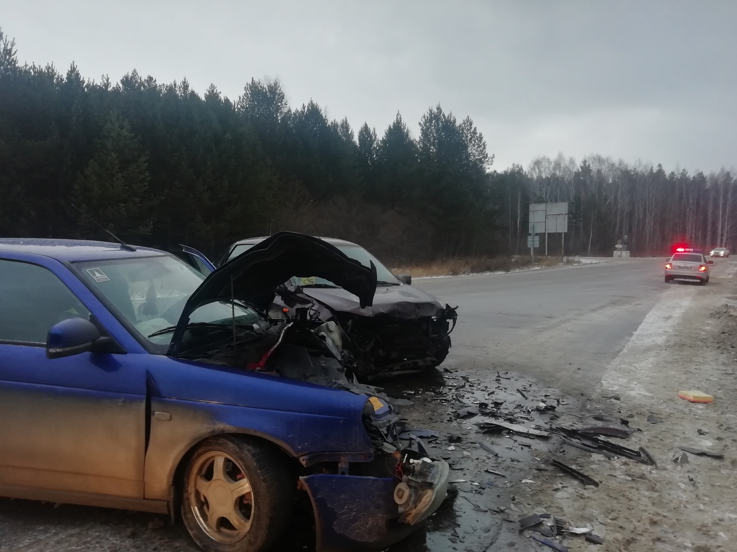 «Приора» и «Гранта» расхлестались на мрачной автотрассе «Арамиль — Андреевка». Четверо — в больницах Сысерти и Екатеринбурга