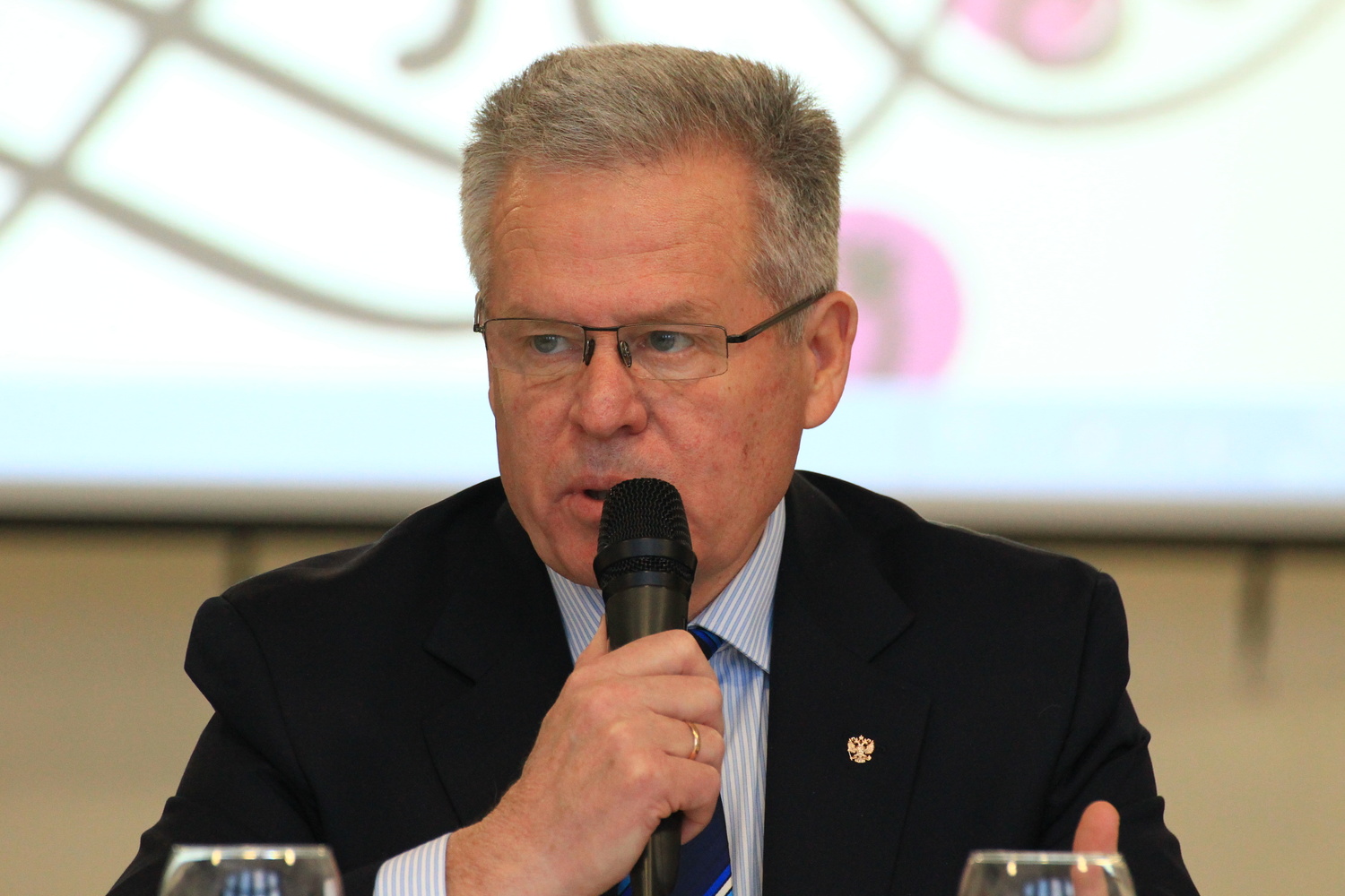 Подозреваемый в получении взятки Михаил Астахов, гостивший в Арамиле на инаугурации мэра Никитенко, выпущен из-под домашнего ареста