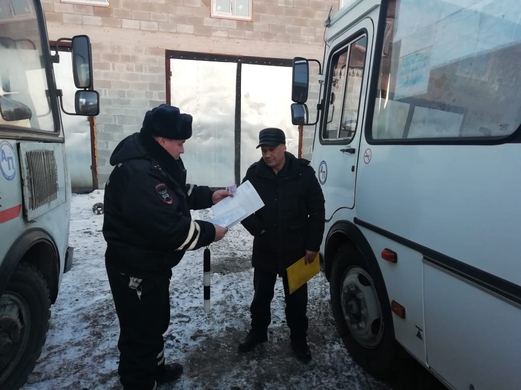 И на этом нас возят? Гаишники проверили городские автобусы: говорят, нарушения нашли в двух из семи. Тут есть над чем подумать... И на этом нас возят? Гаишники проверили городские автобусы: говорят, нарушения нашли в двух из семи. Тут есть над чем подумать...