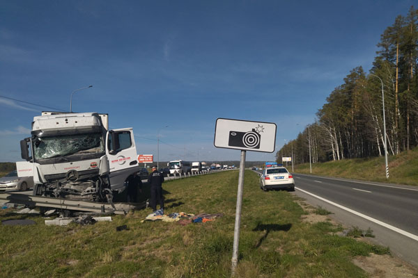 На трассе под Сысертью в ДТП погиб водитель иномарки