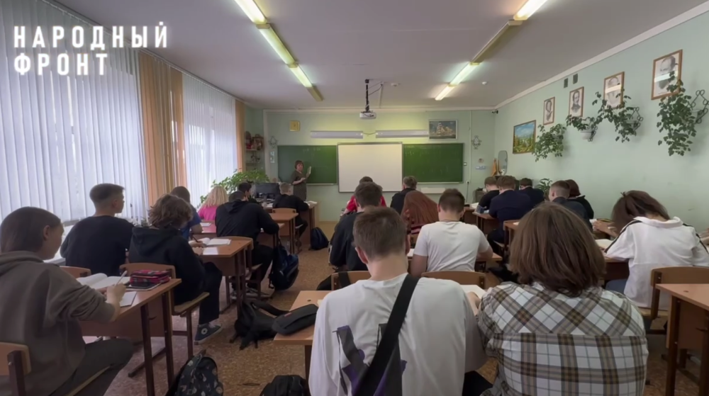 Резиновая школа в Арамили: проблемы переполнения и нехватки мест | Резиновая школа на Урале. Вместо положенных 1296 учеников учреждение посещают 2194