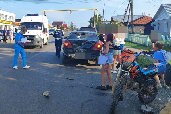 Под Сысертью в ДТП с питбайком пострадали два мальчика