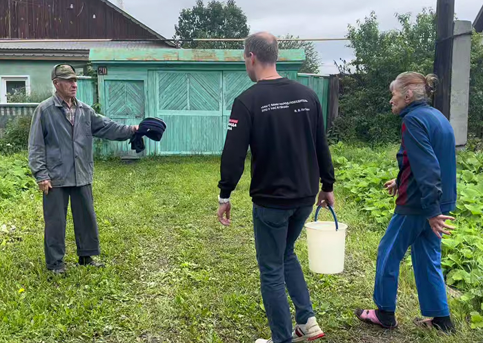 В Сысерти пенсионерка собирает дождевую воду, чтобы выжить: женщина осталась без помощи от властей | 84-летняя пенсионерка из Сысерти осталась без воды и помощи от властей