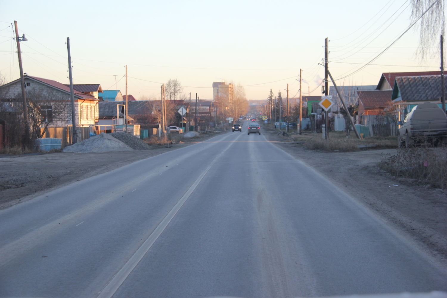 Налево – нельзя. После глобального ремонта улицы Октябрьской в Арамиле жителям стало трудно попадать домой из-за сплошной разметки