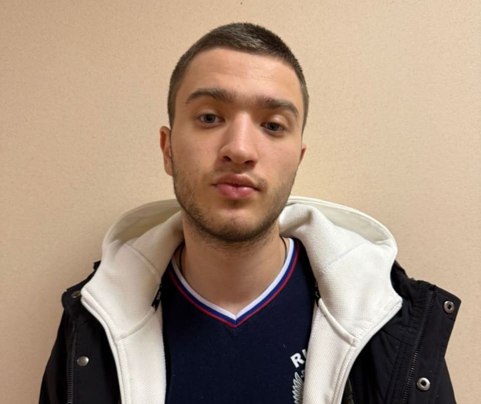 Курьер мошенников забрал у пенсионерки 680 тысяч и отвёз деньги в Арамиль | Полицейские задержали на Урале курьера телефонных мошенников