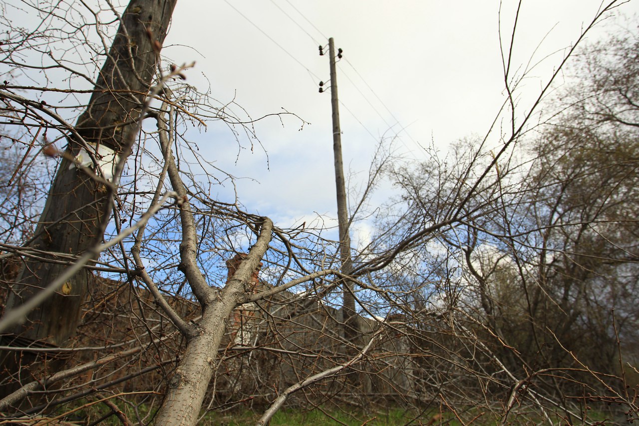 Арамиль оказался в числе территорий, которые пострадали во время урагана – в городе и поселках из-за аварий на ЛЭП пропадало электричество