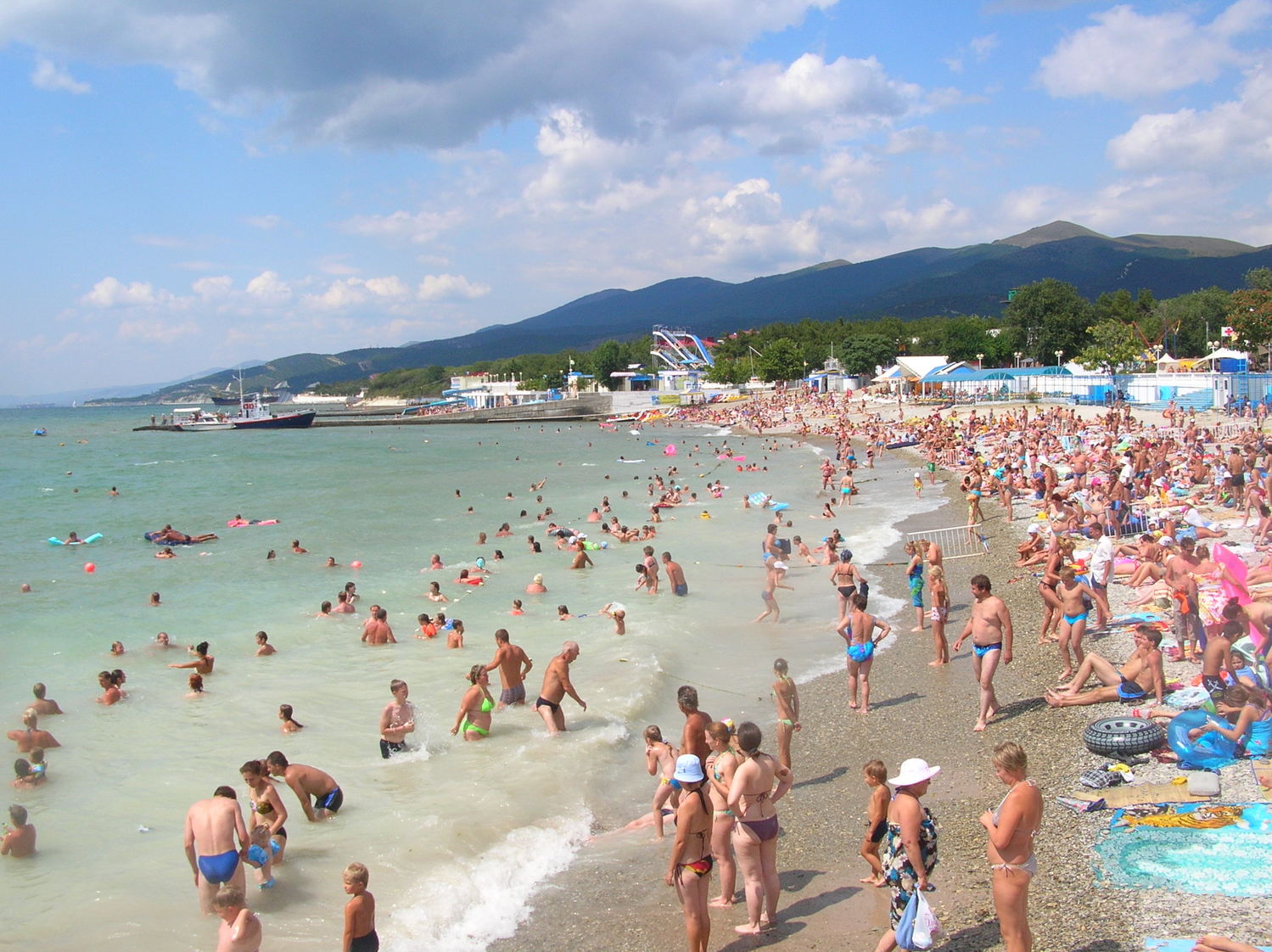 Арамильцы, живущие на юге, ведут бизнес, наслаждаются теплом, едят фрукты, ставят вино и общаются с земляками-свердловчанами