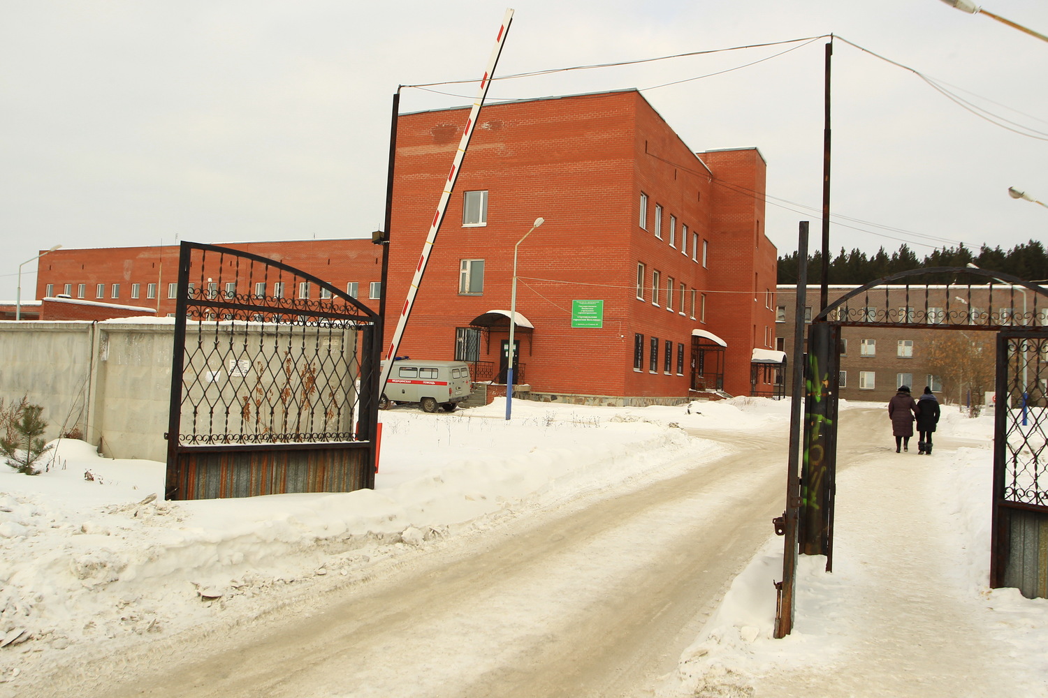 Арамильский депутат, устроивший дебош из-за трупа, прославился на всю страну — о нем написали федеральные СМИ: НТВ, Лента.ру, Лайф, Газета