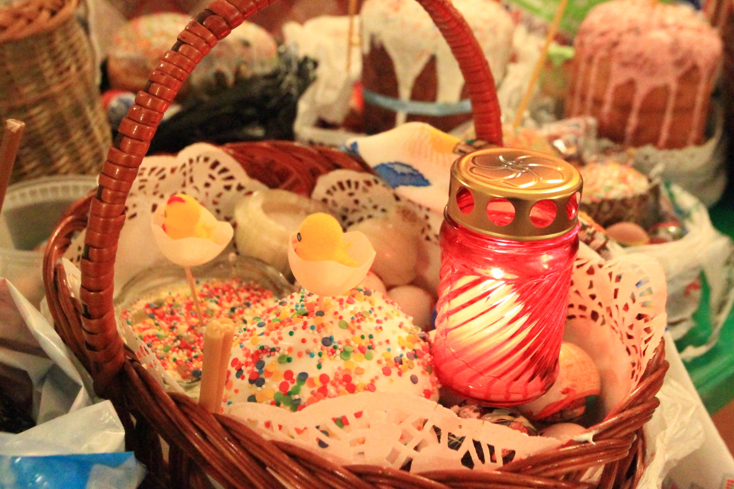 В Свято-Троицком храме Арамиля пообещали, что завтра обязательно раздадут всем желающим вербы, а на Пасху состоится освящение яиц и куличей В Свято-Троицком храме Арамиля пообещали, что завтра обязательно раздадут всем желающим вербы, а на Пасху состоится освящение яиц и куличей