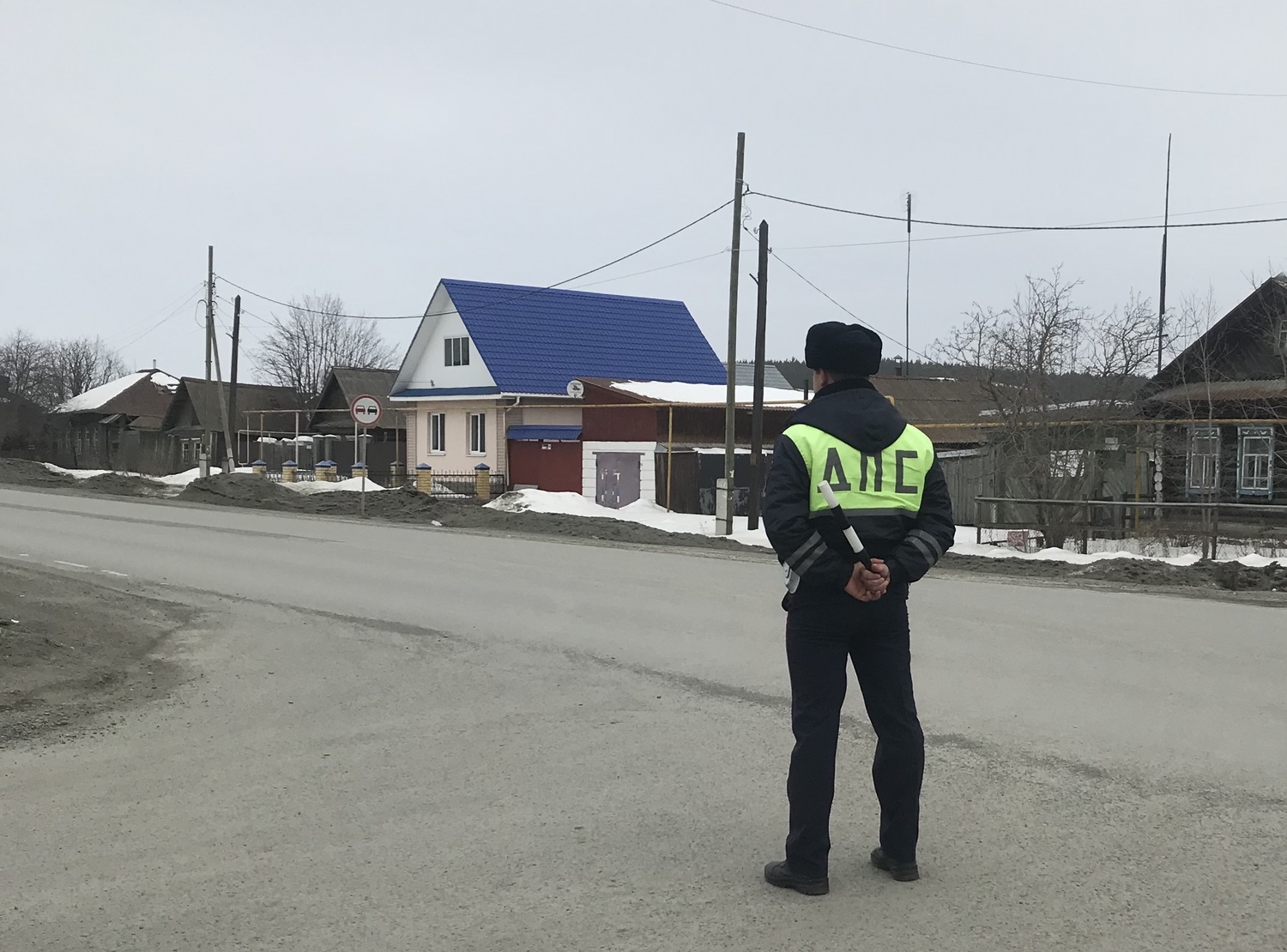 Инспекторы ГИБДД ездили на машине без спецокраски и искали нарушителей в Арамиле и Сысерти: 21 водителя поймали на встречке, пятеро пьяных! Инспекторы ГИБДД ездили на машине без спецокраски и искали нарушителей в Арамиле и Сысерти: 21 водителя поймали на встречке, пятеро пьяных!