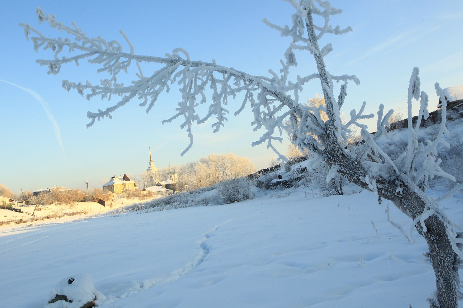 Первый день зимы Арамиль встречает легким морозцем и открыточными видами заснеженных красот