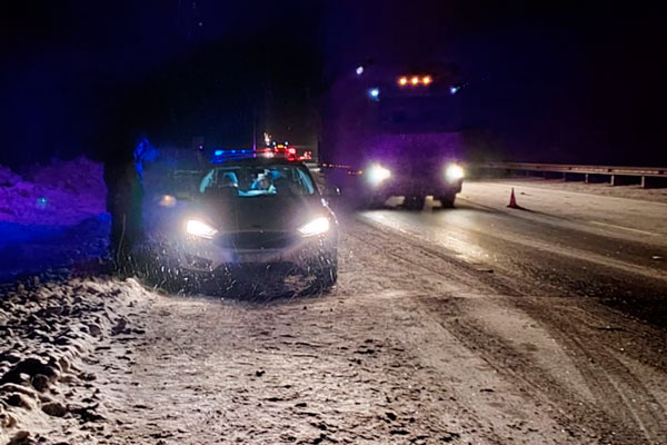 В Сысерти сотрудники Госавтоинспекции разбираются в причинах и обстоятельства ДТП, в результате которого погиб пешеход В Сысерти сотрудники Госавтоинспекции разбираются в причинах и обстоятельства ДТП, в результате которого погиб пешеход