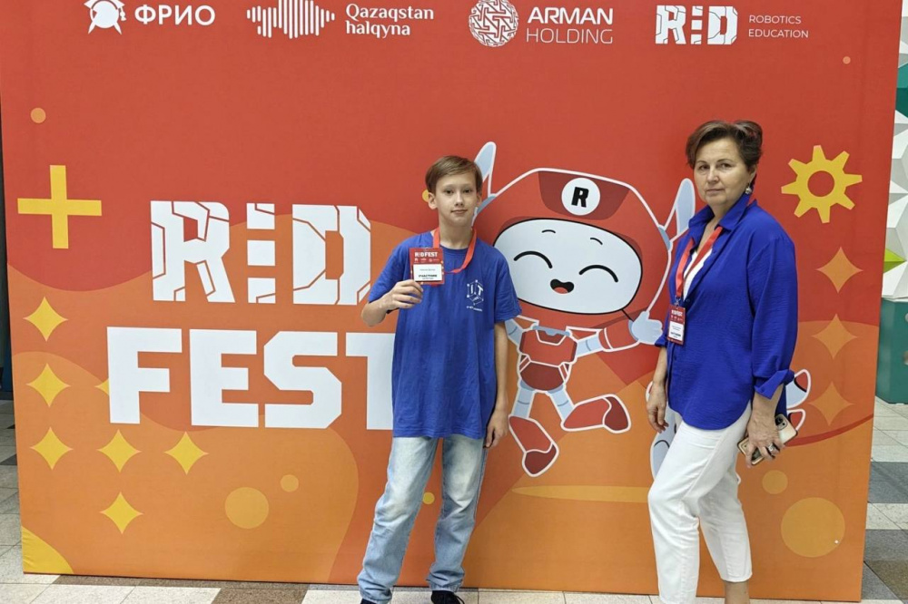 Школьник из Арамиля занял второе место в финале международного фестиваля по робототехнике | Свердловский школьник забрал серебро в финале фестиваля по программированию