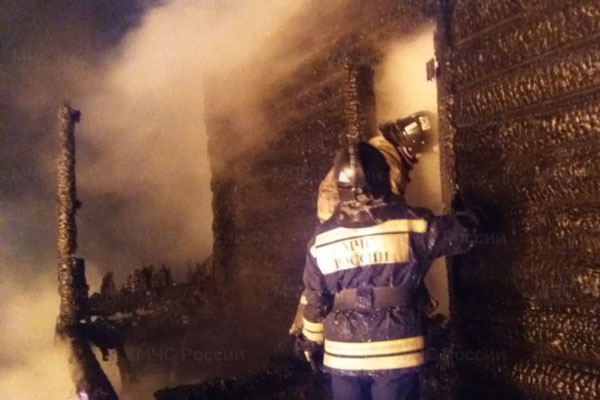 Накануне в селе под Арамилем сгорела баня Накануне в селе под Арамилем сгорела баня