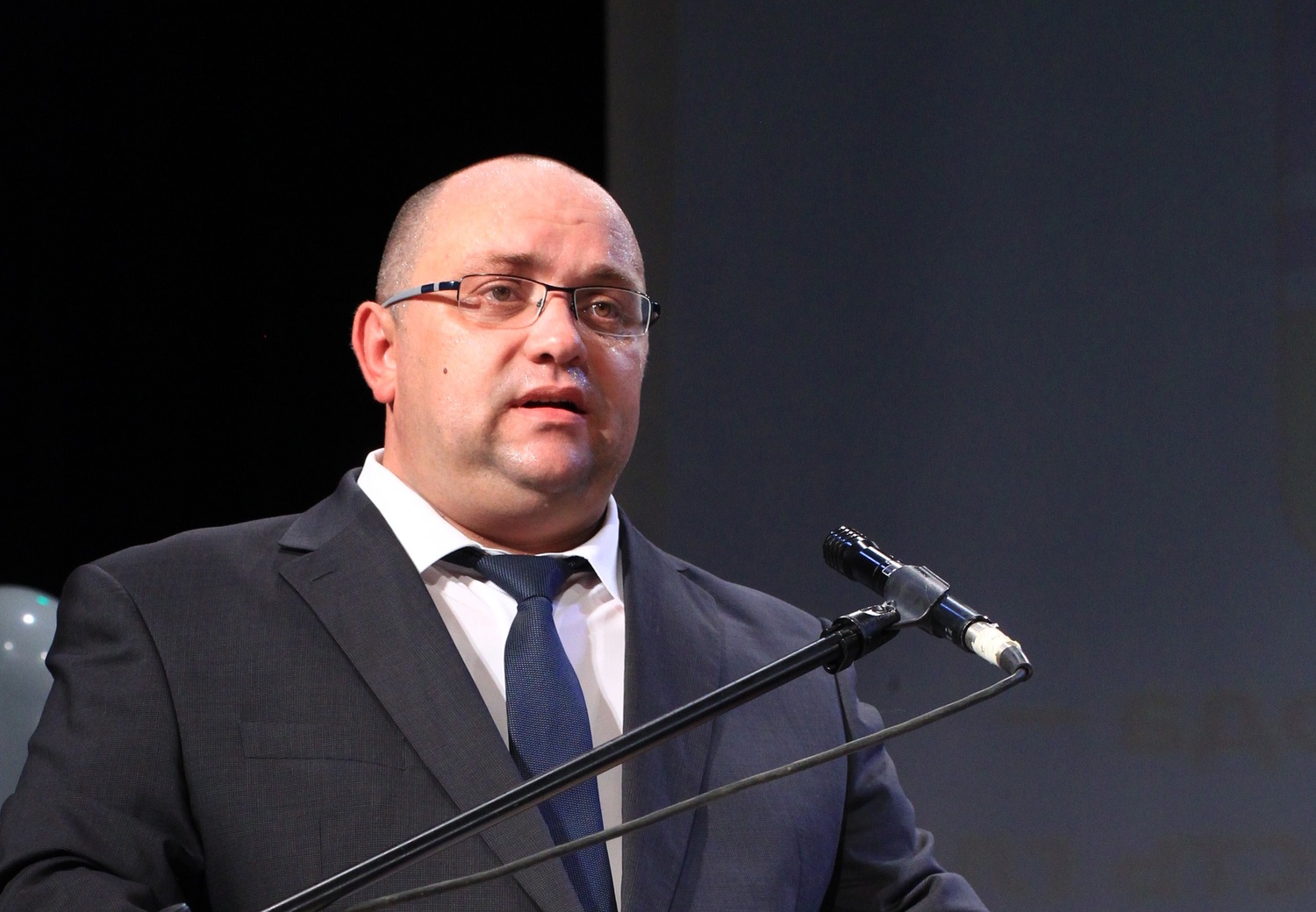 «Мы хотим, чтобы вы нас услышали!» В экстренном обращении к жителям Арамиля мэр Никитенко попросил послушаться президента и губернатора