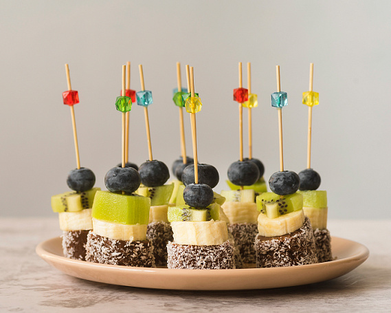 В Арамиле кейтеринговую компанию обвинили в срыве нескольких мероприятий |  Жители Арамиля пожаловались на кейтеринговую компанию